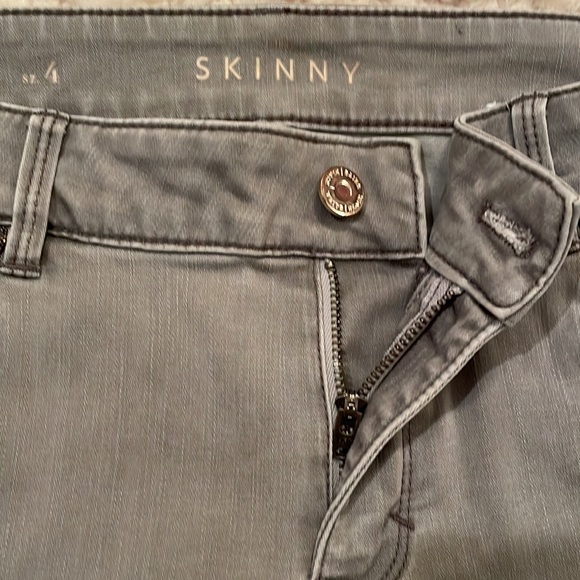 Women’s White House Black Market Jeans “The Skinny” - Picture 2 of 8
